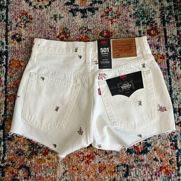 Levi's 501 Women's White Floral Embroidered Shorts - Picture 6 of 7